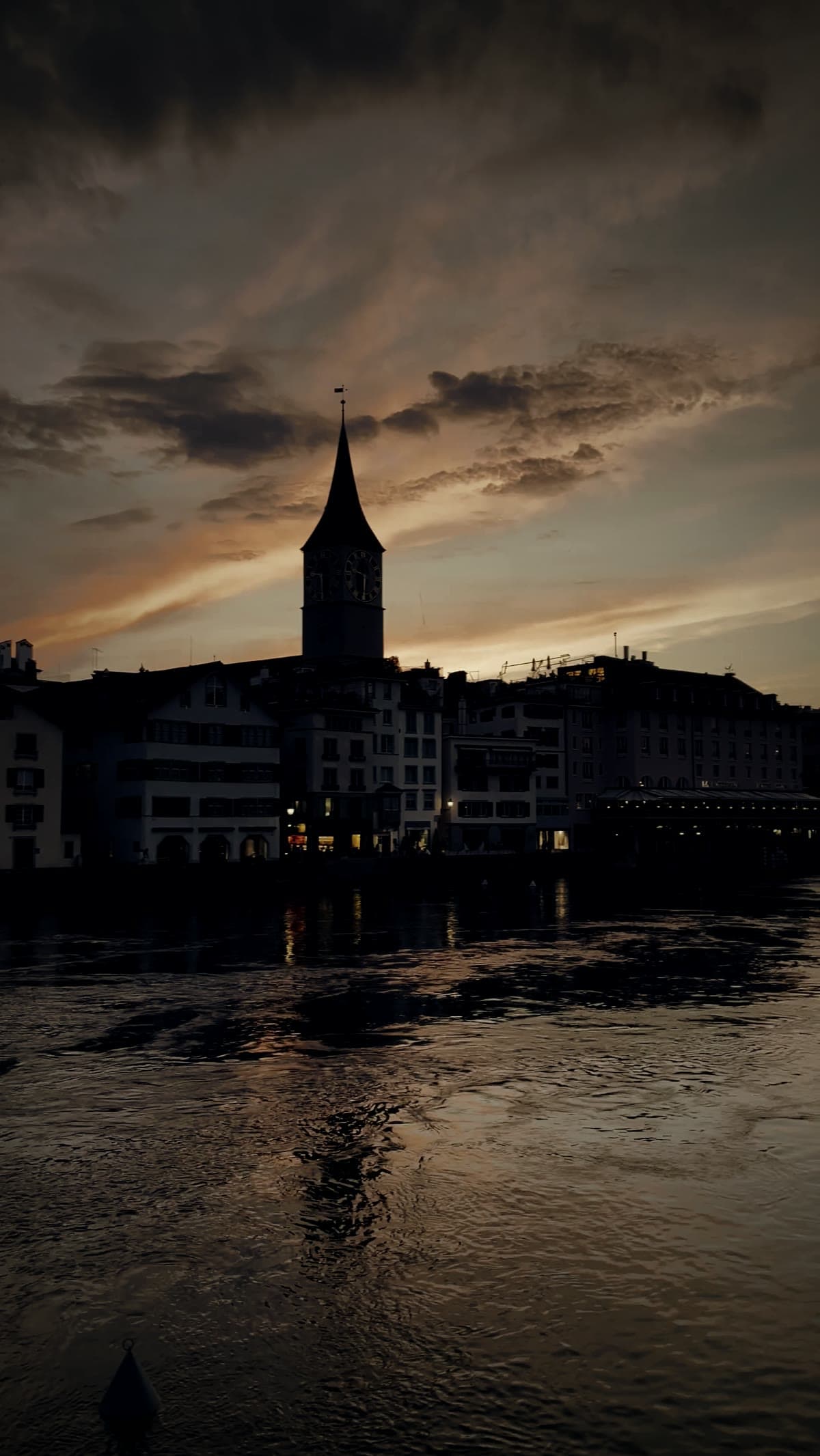 Zürich am Abend, Blick über die Limmat auf die Altstadt